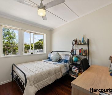 Family Home in Perfect Location! - Photo 6