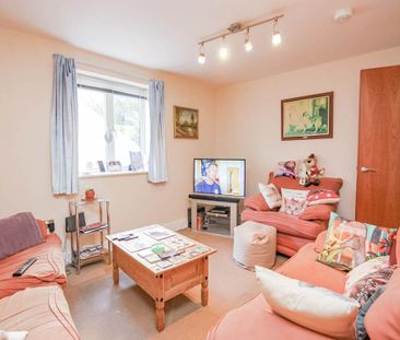 2 bedroom flat to rent - Photo 2