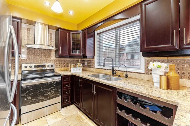 For Lease - UPPER - 10 Palmolive Street, Brampton, Ontario - Photo 1