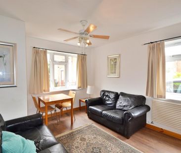 4 bedroom end of terrace house to rent - Photo 1