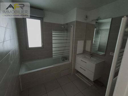 Location Appartement 3 pièces 70m² - Photo 3
