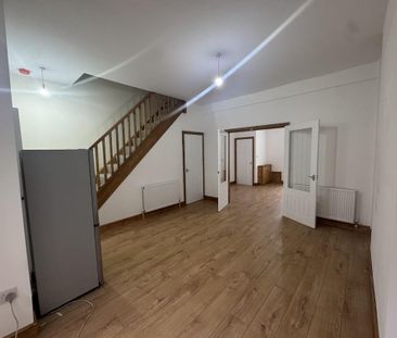 3 bedroom end of terrace house to rent - Photo 2