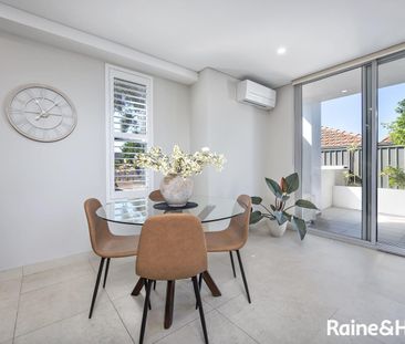 Designer Two Bedroom Apartment In Earlwood - Photo 2