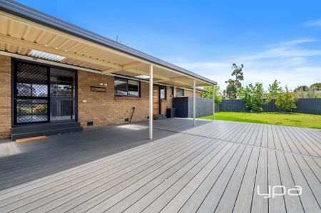 4 BEDROOM FAMILY HOME - Photo 5