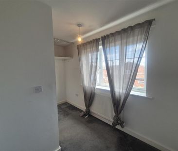 3 bedroom detached house to rent - Photo 2