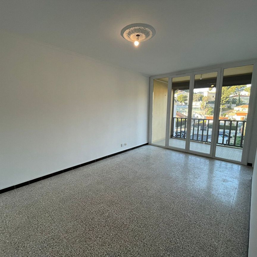 APPARTEMENT A LOUER - Entièrement rénové - Carry-le-Rouet, T2 avec terrasse centre du village, cave, parking fermé libre, - Photo 1