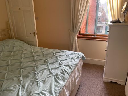 2 bedroom semi-detached bungalow to rent - Photo 2