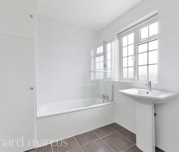 The Broadway - Photo 4