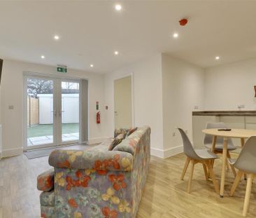 1 bedroom in a house share to rent - Photo 3