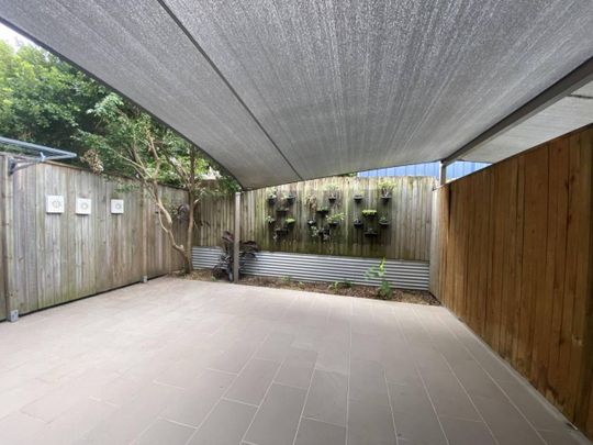 Easy Living - Photo 1