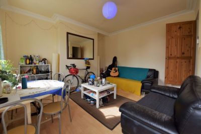 4 bedroom House in Lumley Place, Burley - Photo 4