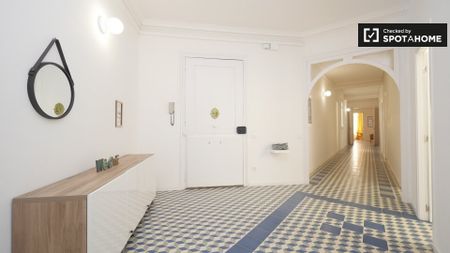 barcelona, Catalonia 08015 - Photo 2