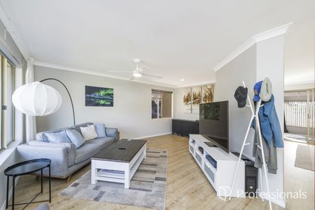 Walk to Local Schools - Spacious 3-Bedroom Coastal Retreat - Photo 3