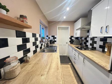 2 bedroom terraced house to rent - Photo 5