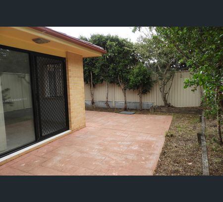 2/11 Foley Street, Gwynneville, NSW 2500 - Photo 3
