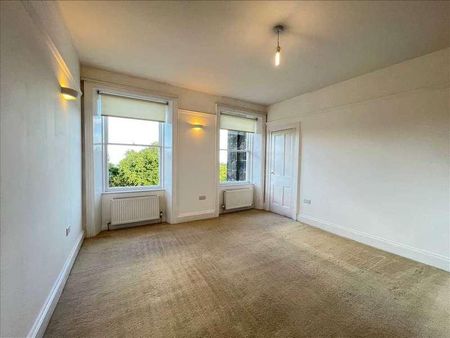 The Crescent, Scarborough, YO11 - Photo 2