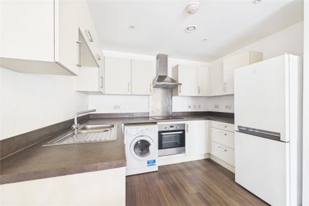 2 bedroom in Oscar Wilde Road, Reading - Photo 5