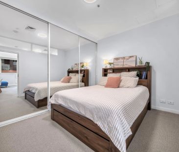 Inner-City Chic, Easy Living & Work From Home Appeal | Unfurnished - Photo 4