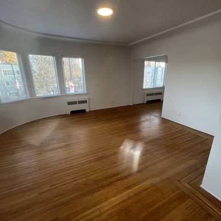 ART DECO - WOOD FLOORS - Laundry - CHARACTER - Dishwasher - TOP FLOOR - Photo 3