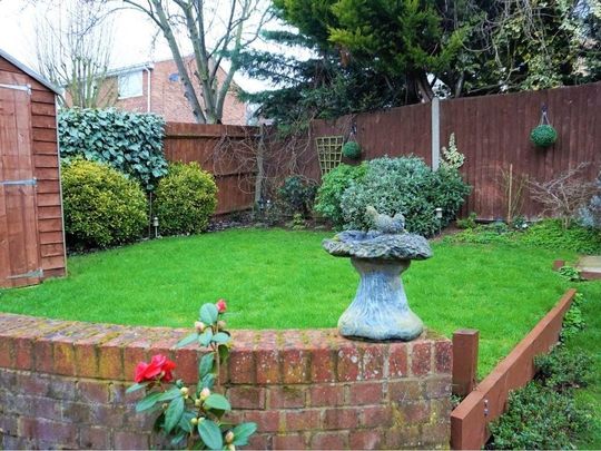 3 bedroom end of terrace house to rent - Photo 1