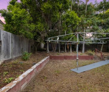 Beautifully Renovated Family Home in Convenient Location - Photo 3