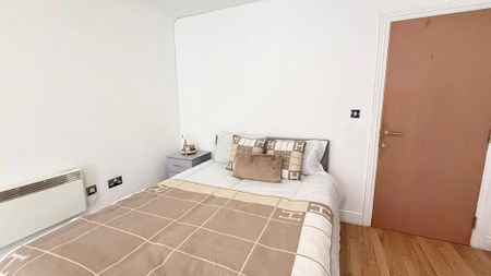 1 bedroom in a flat share to rent - Photo 4