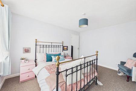 3 bedroom semi-detached house to rent - Photo 5