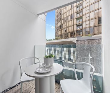Stylish Apartment in a Prime City Location - Photo 6