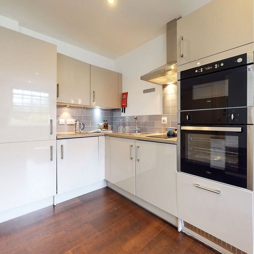 Apt 17, Park Square Residence - Photo 1