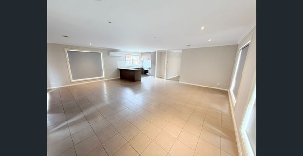 Perfect Family Home – Freshly Updated & Ideally Located - Photo 1