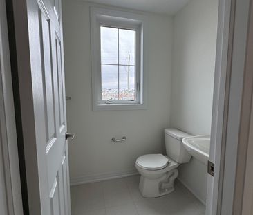 For Lease - 5 Lilac Lane, Thorold, Ontario - Photo 4