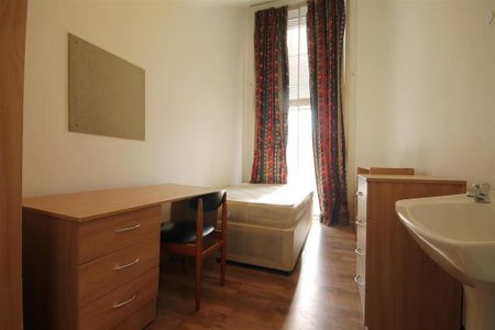 3 bedroom apartment to rent - Photo 3