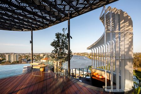 Valencia Residences - Photo 2