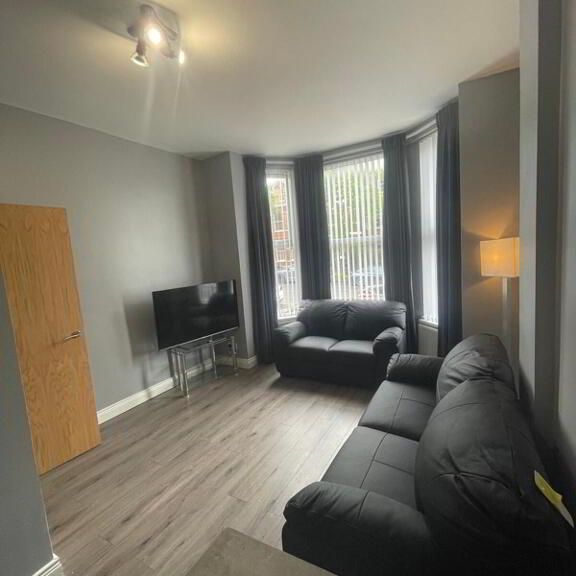 Apt 1, 20 Eglantine Avenue, Belfast, BT9 6DX - Photo 1