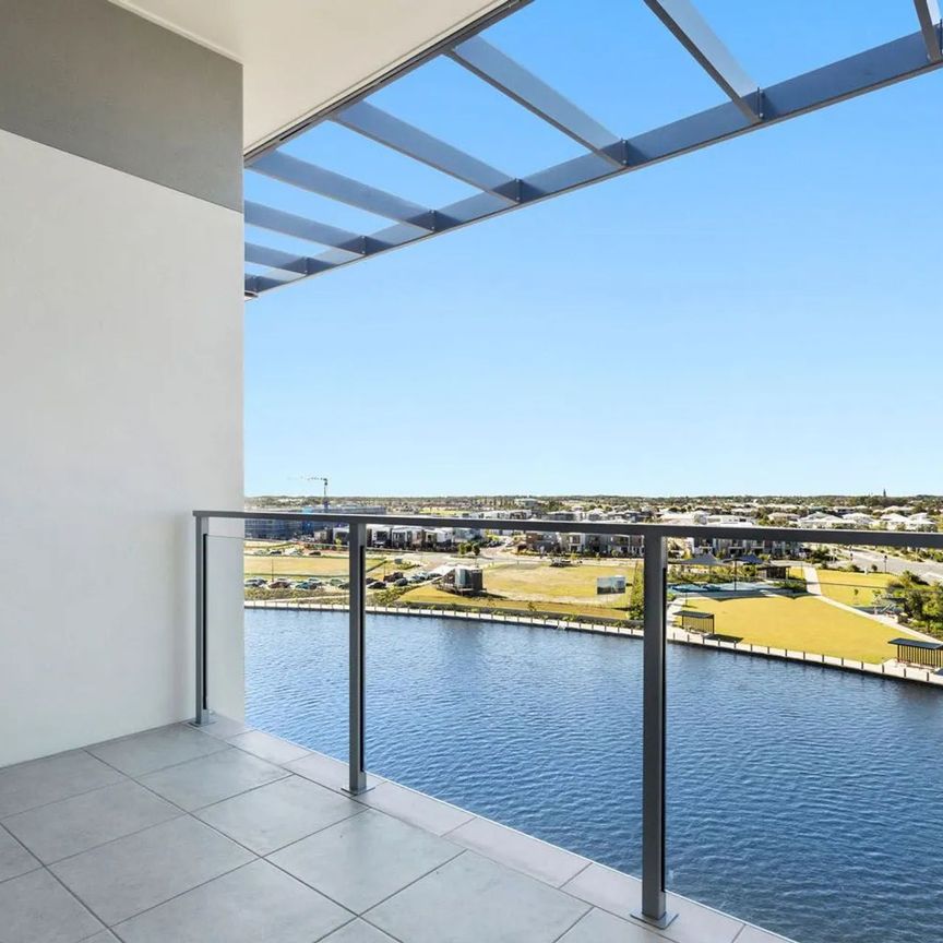 Fully Furnished Waterfront Studio Unit with Stunning Views! - Photo 1
