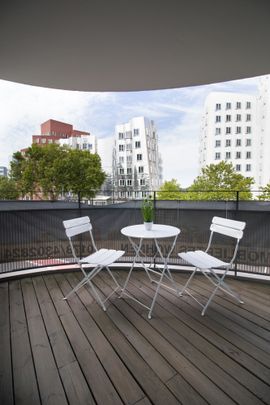 *****MÖBLIERTE DESIGNER-WOHNUNG IM MEDIENHAFEN***** Blick auf die Gehry Bauten! - Foto 1