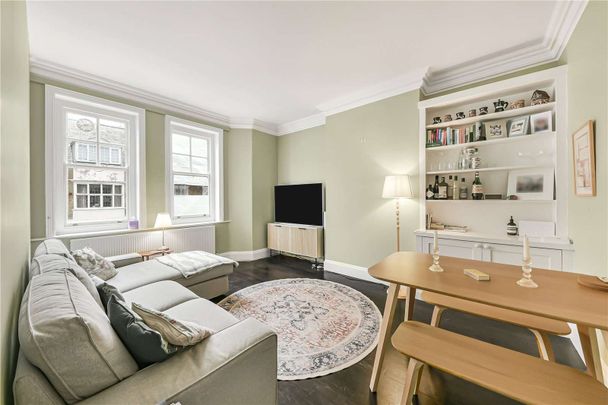 A two-bedroom apartment situated on St. John's Wood High Street. - Photo 1