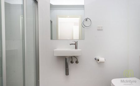 Townhouse in the heart of Coombs - Photo 5