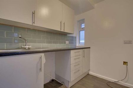 Alvis Avenue, Jaywick, Clacton-on-sea, CO15 - Photo 5