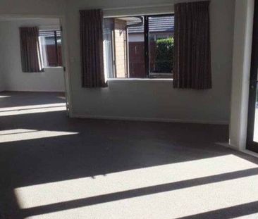 Spacious 4 bedroom in Rototuna - Photo 1