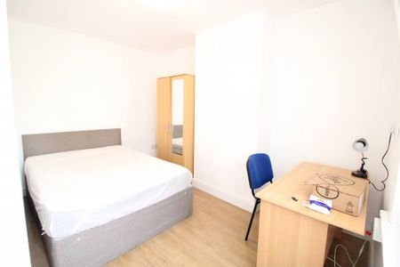 4 bedroom semi-detached house to rent - Photo 4