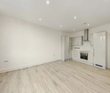 Bushey Grove Road, Bushey, London, WD23 - Photo 4