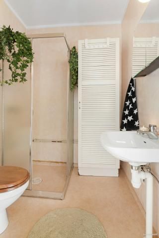 1:a i perfekt område mitt i väsby centrum - Foto 4