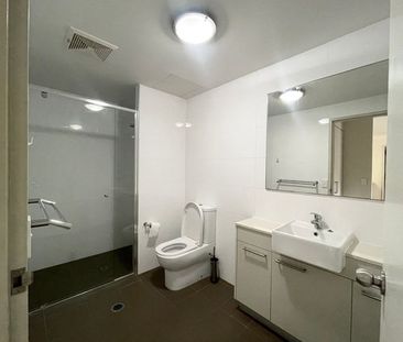 A fantastic inner-city lifestyle awaits with this Dutton Park apart... - Photo 1