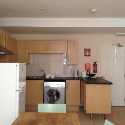 Three Bed Property In City Centre - Photo 4