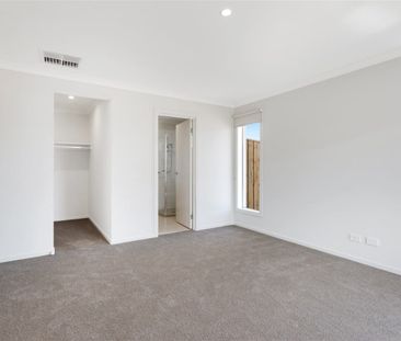 STUNNING 4 BED HOME - Photo 4