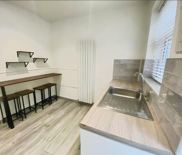 4 bedroom semi-detached house to rent - Photo 1