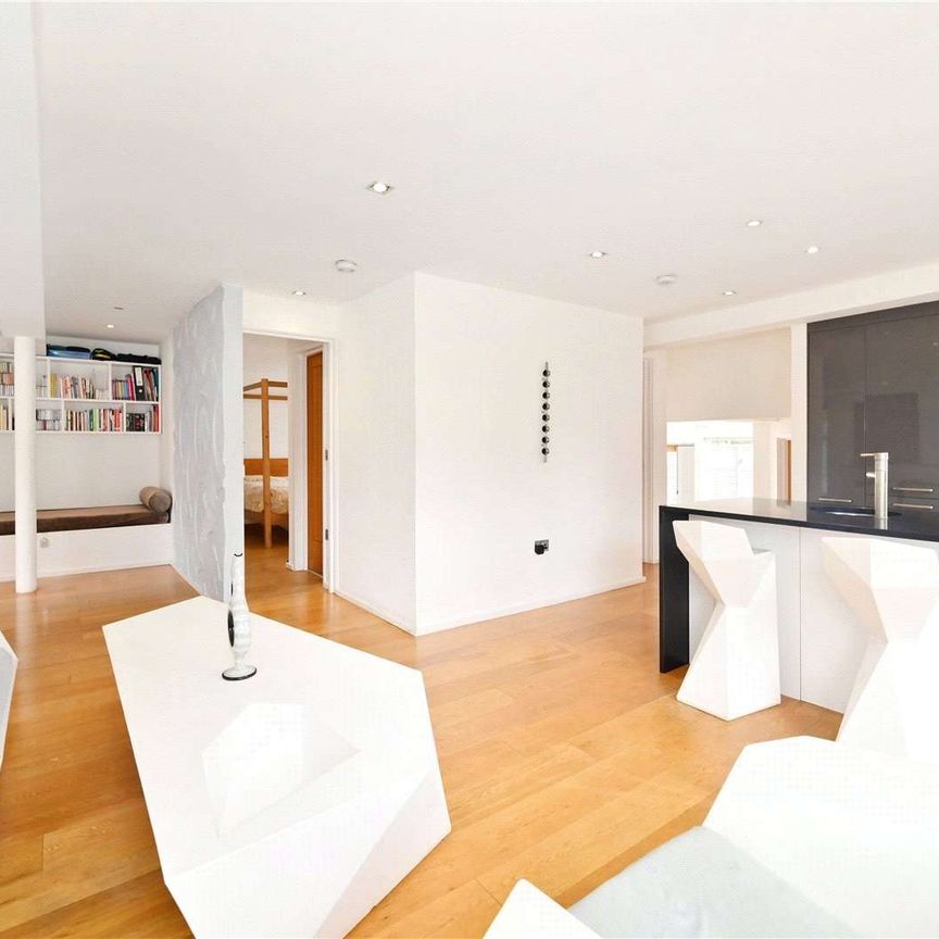 Experience a one-of-a-kind short-term rental in this stunning 4-bedroom home  a former pub transformed into a characterful and spacious residence. Brimming with period charm. - Photo 1