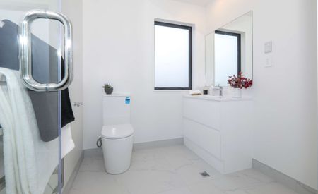 Modern Luxury - Unbeatable Location - Photo 3