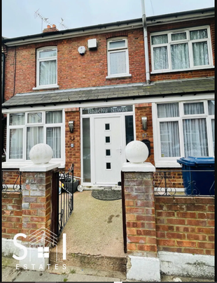 1 bedroom in a house share to rent - Photo 1